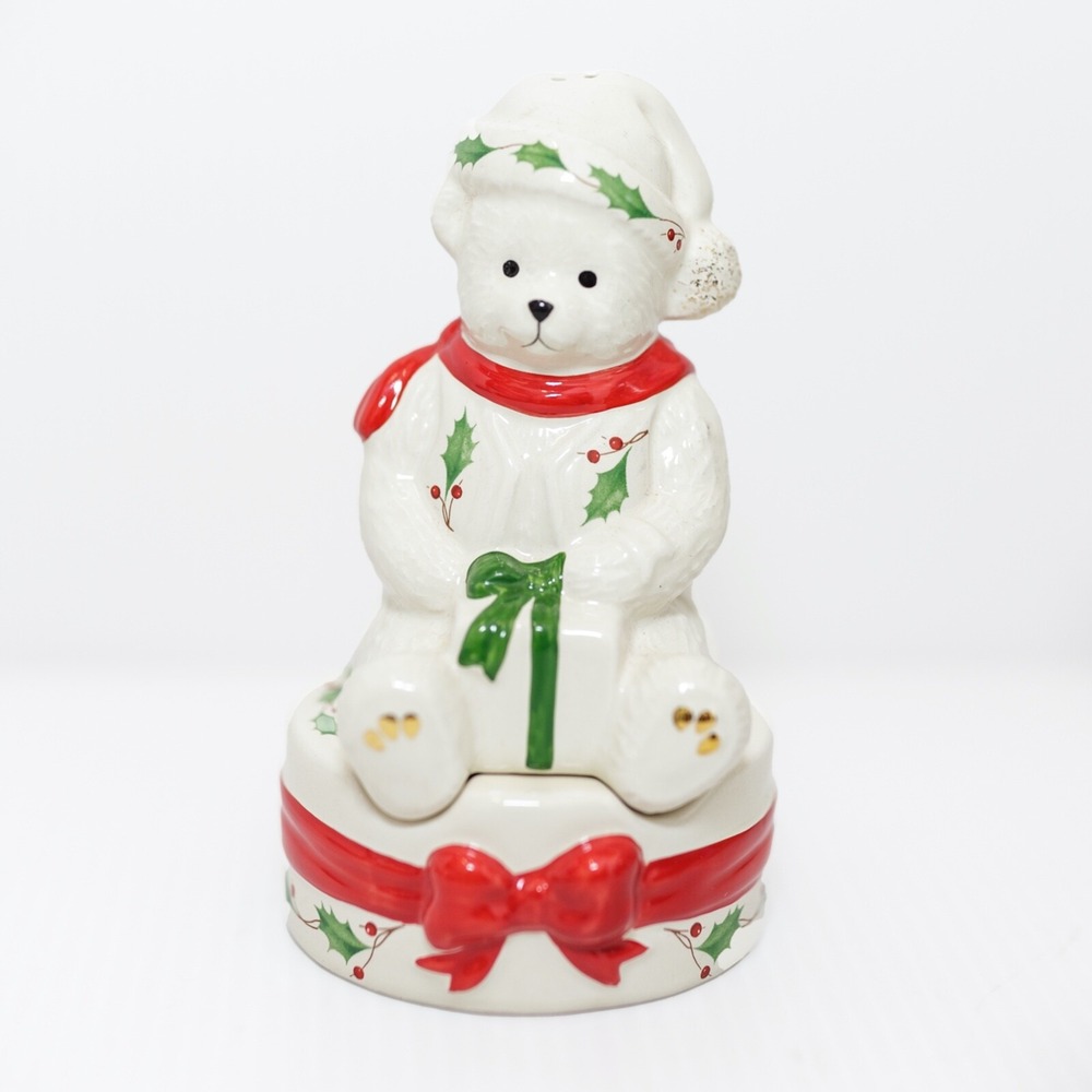 Lenox Holiday Polar Bear Salt and Pepper Shakers Set White Red Green Excellent